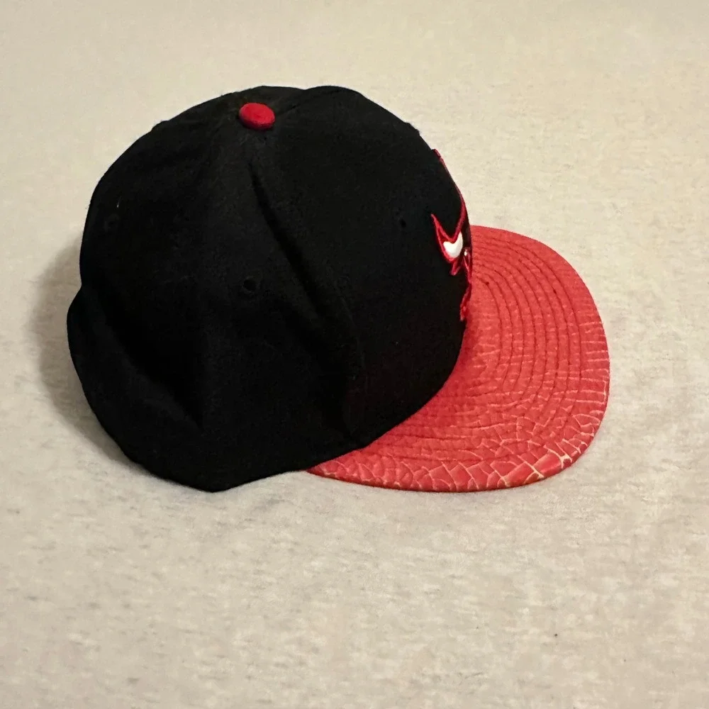 Chicago Bulls New Era 9FIFTY Snapback Hat Black Red Windy City Hardwood Classics